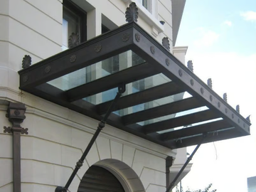 Pensilina in vetro - Sliding panel shutter by Capoferri Serramenti - view 2